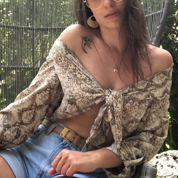 Snake print button up blouse 🐍 - Picture 1 of 7